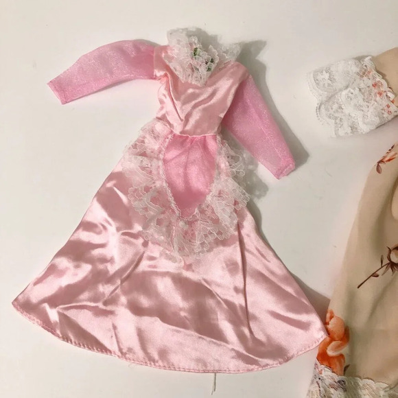 Assorted Lot of  Dolls Dresses Barbie and Other Clothing - Picture 5 of 15